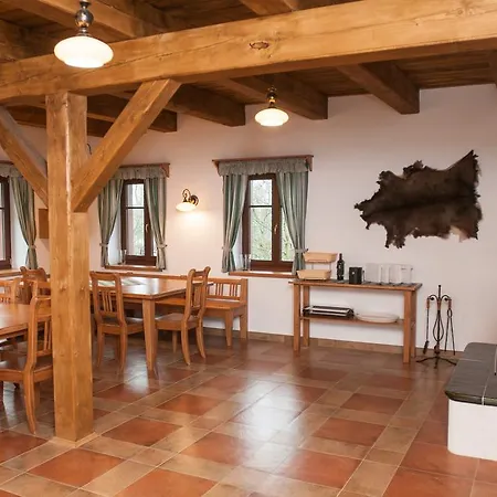 Konirna 4* Huntirov (Hradec Kralove)