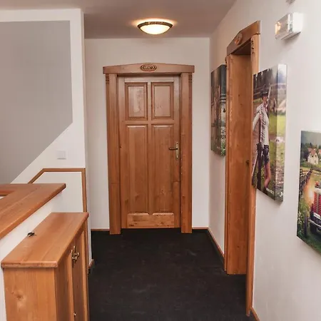 Konirna Pensjonat Huntirov (Hradec Kralove)